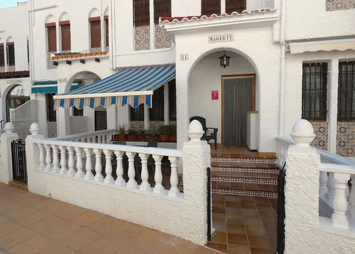 Villa Magerit, Entire Home 5 Minutes Easy Walk To Sandy Beach