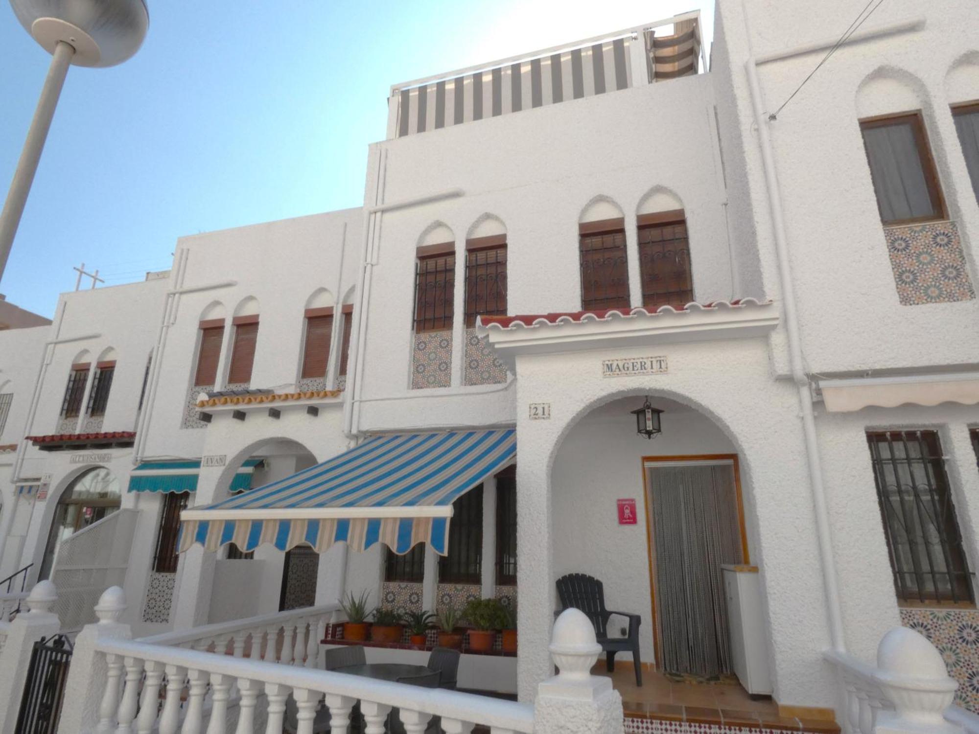 Magerit, Entire 5 Minutes Easy Walk To Sandy Holiday home *